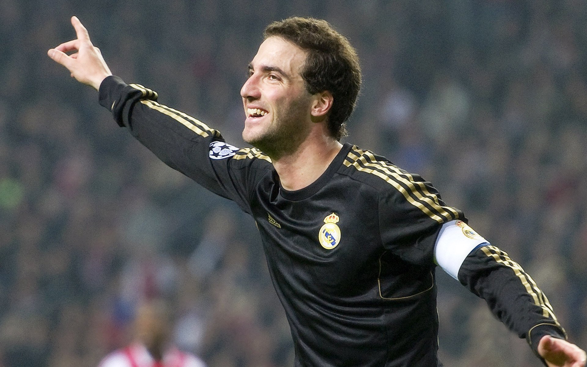 奥亚尔萨瓦尔独舞莱比锡,红牛铁蹄踏碎希腊神话